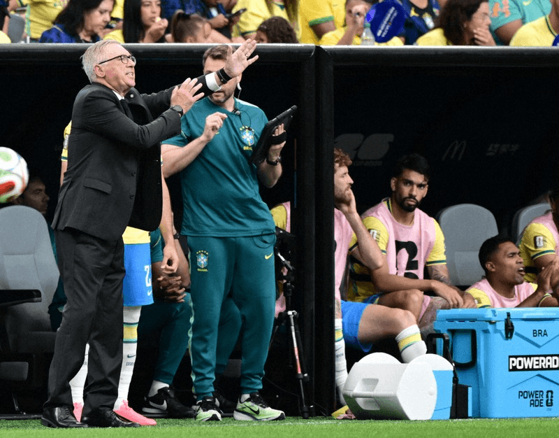 日本対ブラジル、試合を象徴する一枚